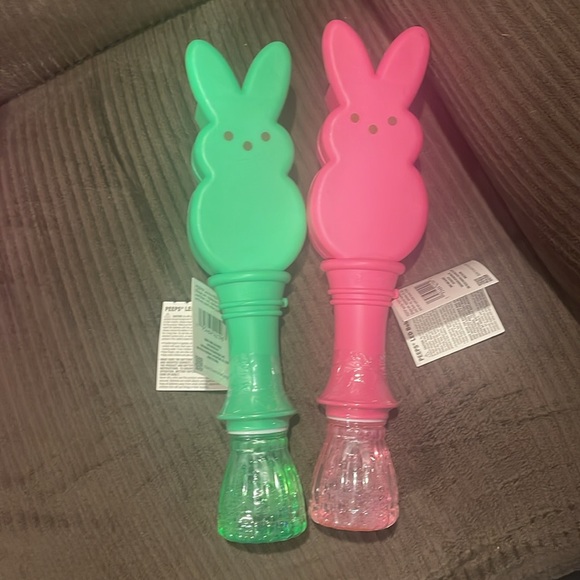 NWT pink basket with two LED WANDS - Picture 2 of 2